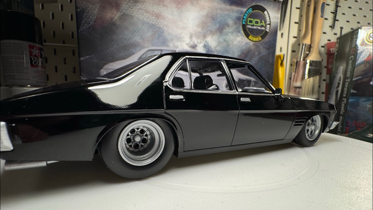 Painting a 1/24 scale DDA HQ Holden model kit with Tamiya TS spray cans 