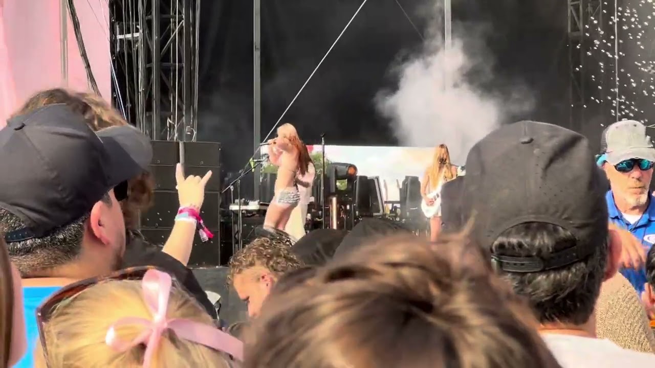 U and Me At Home by Wet Leg @ Austin City Limits Festival on 10/5/25 in Austin, TX