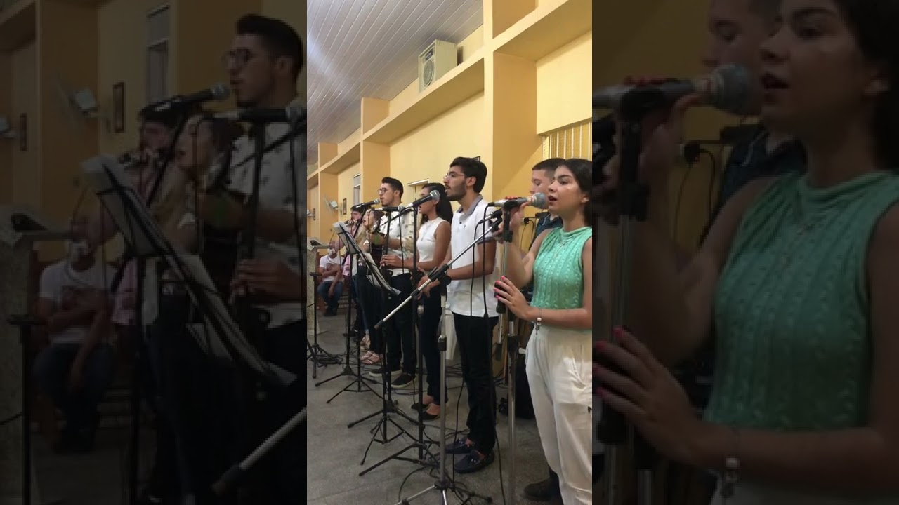 Ofertório: Em teu Abraço - Shalom        (Coral Jovens de Assis)