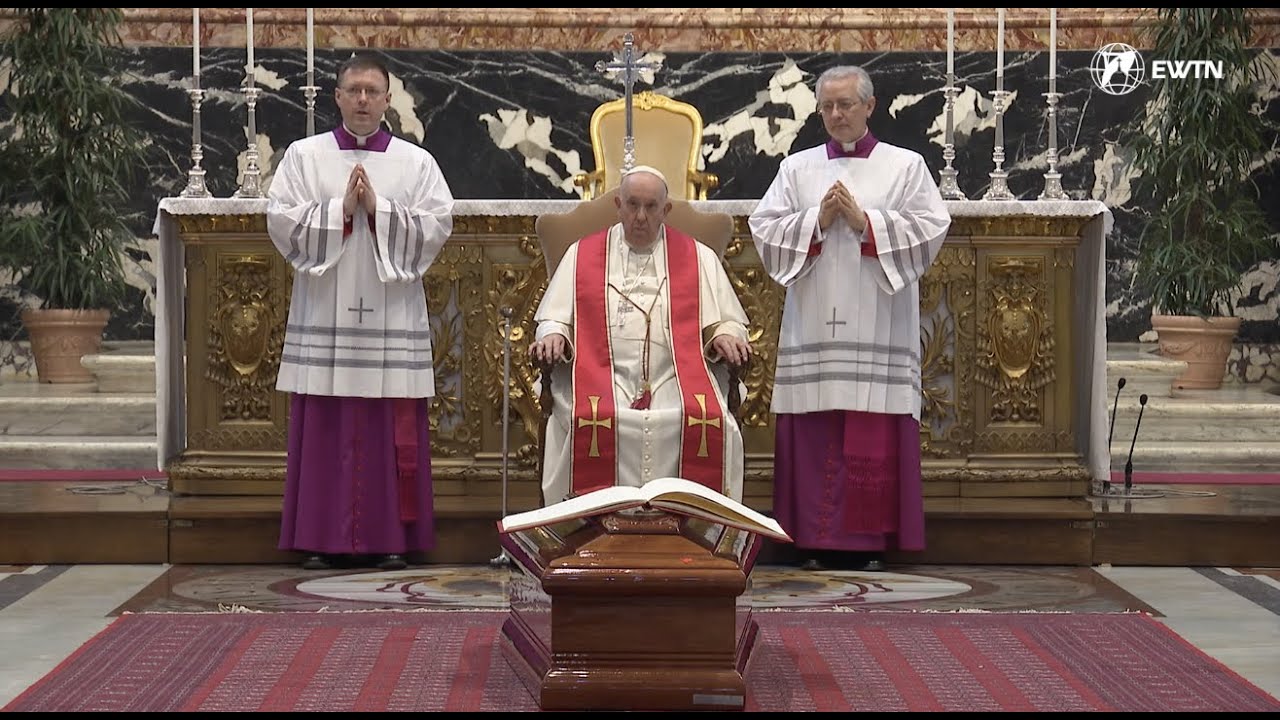 El Papa Francisco da el último adiós al Cardenal George Pell en el Vaticano