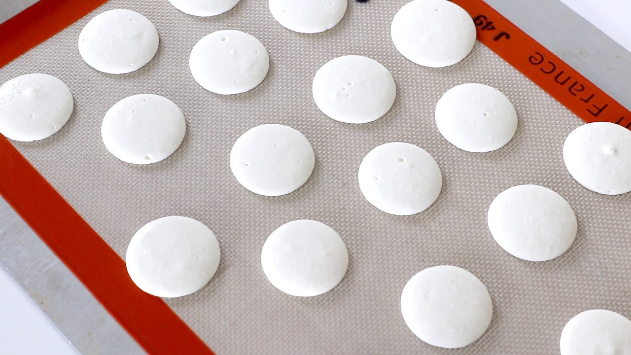 EASY FRENCH MACARONS | French macarons with rainbow buttercream