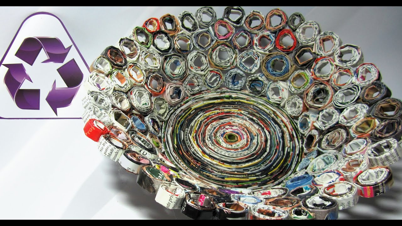 Reciclaje. Cesta hecha con revistas. Basket made with magazines.