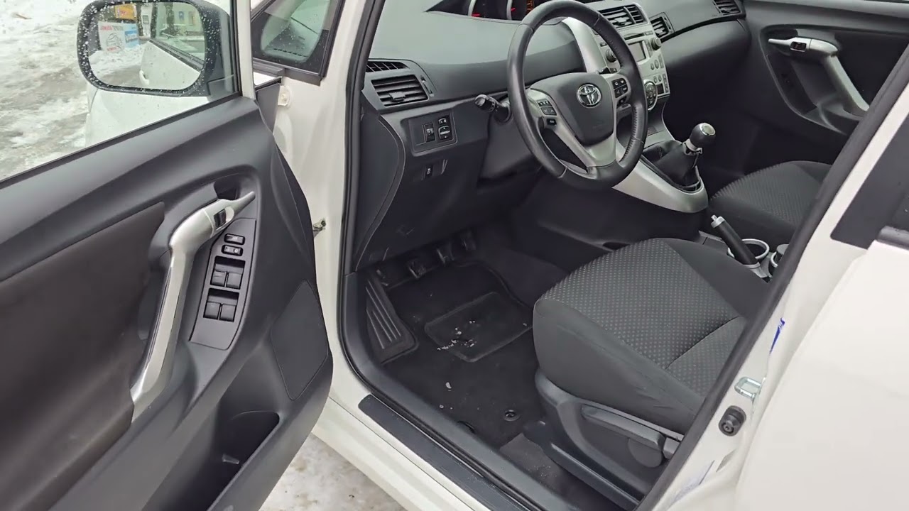 Toyota Verso 1,6 benzyna 132 KM  klimatronic 7 osobowy zarejestrowany 2011 229 tys km