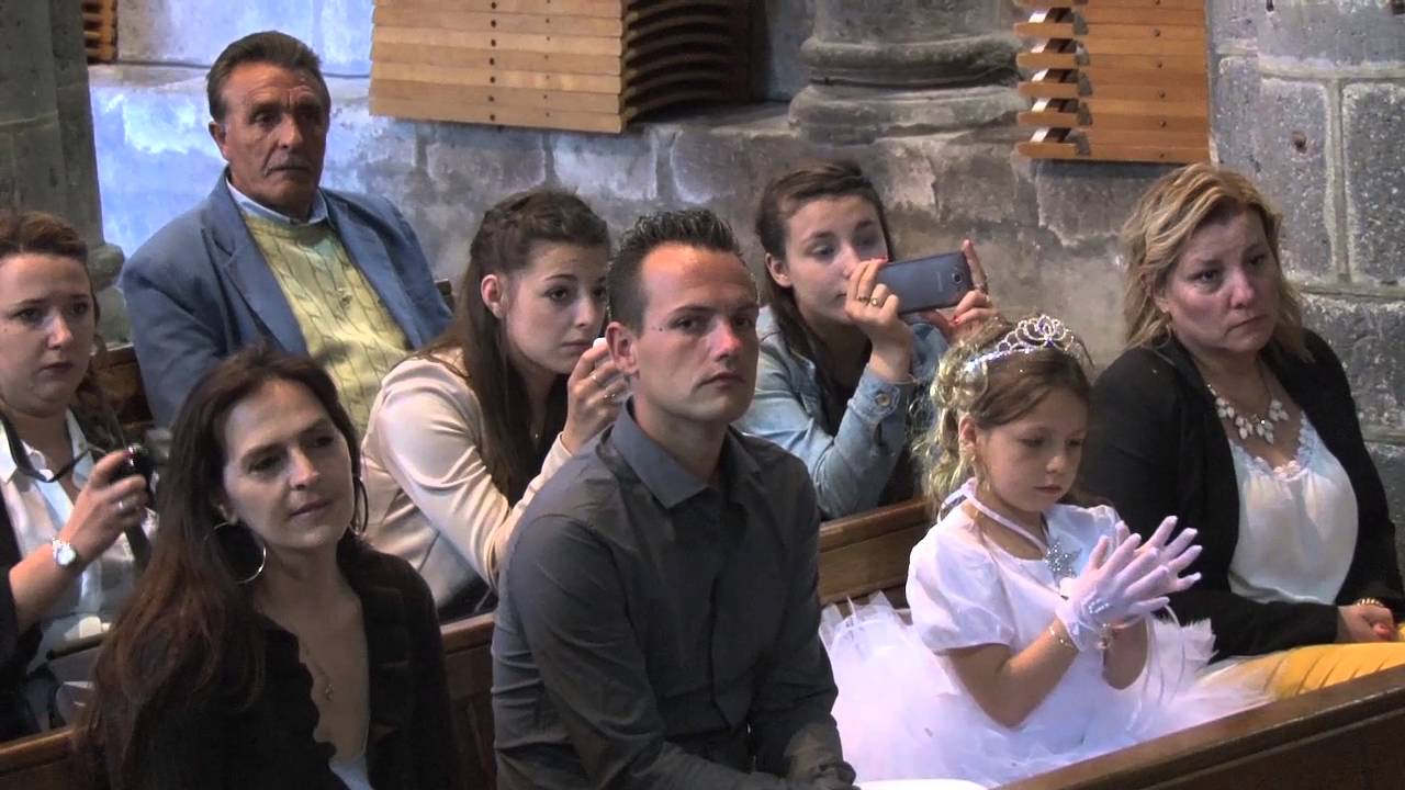Deux baptêmes chez les gens du voyage à la basilique d'Orcival