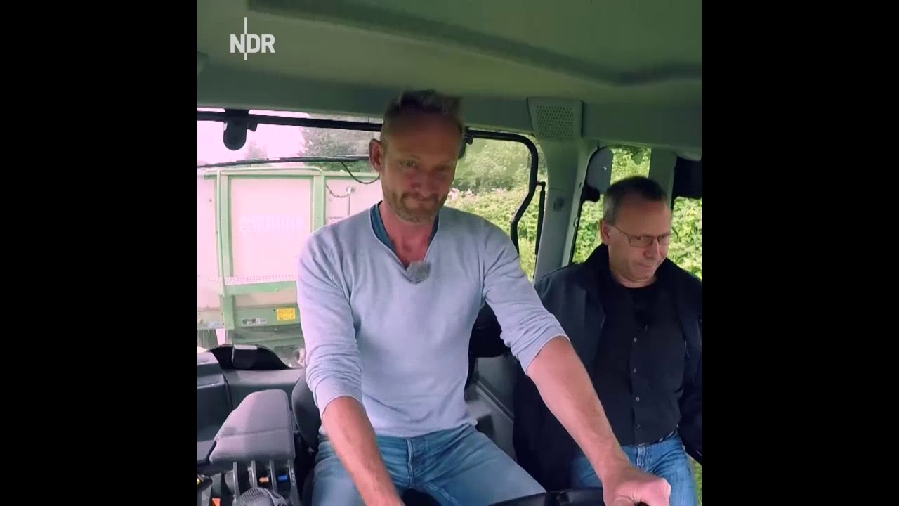 Treckerfahrer d&uuml;rfen das! Sven Tietzer und  Brunhilde  unterwegs im Norden