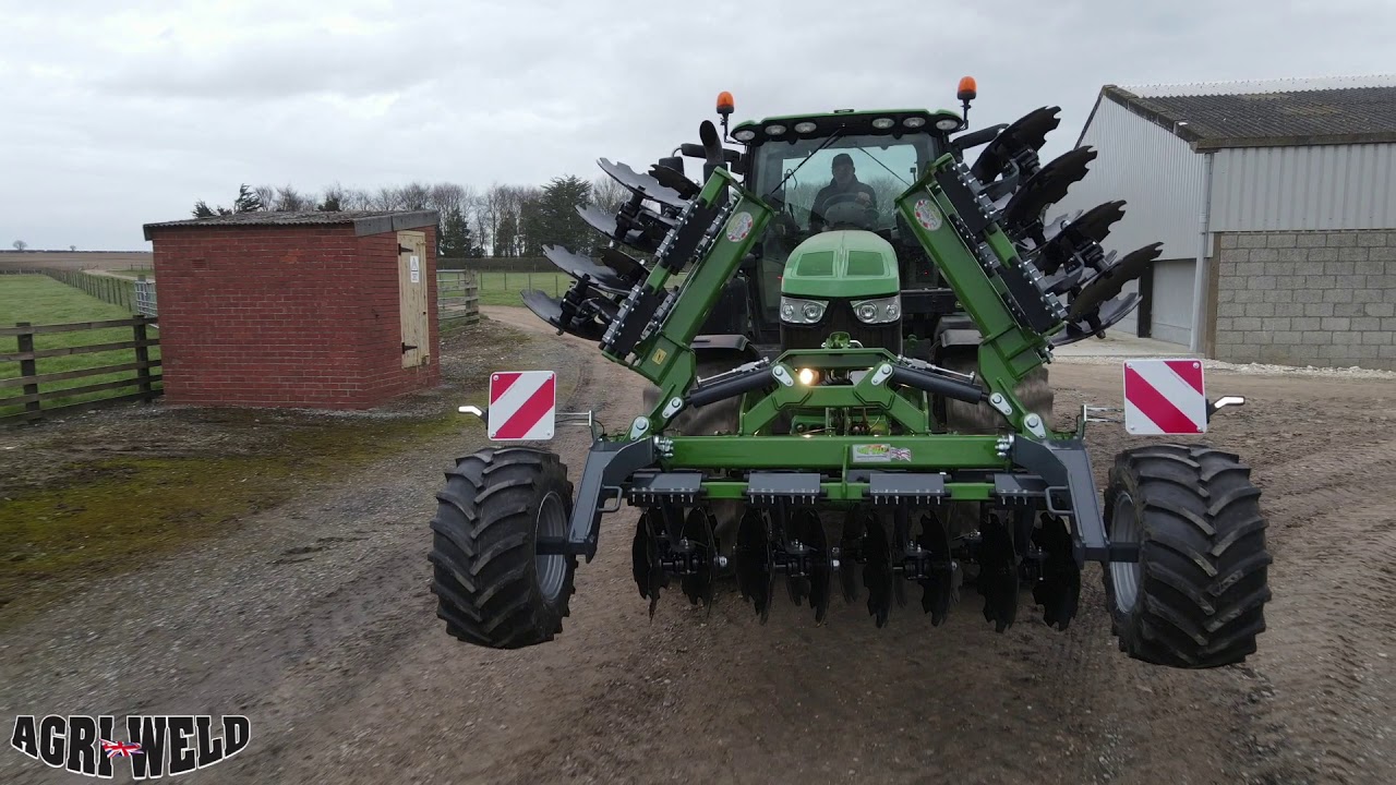 AGRIWELD - Front disc cultivator on John Deere 6195R