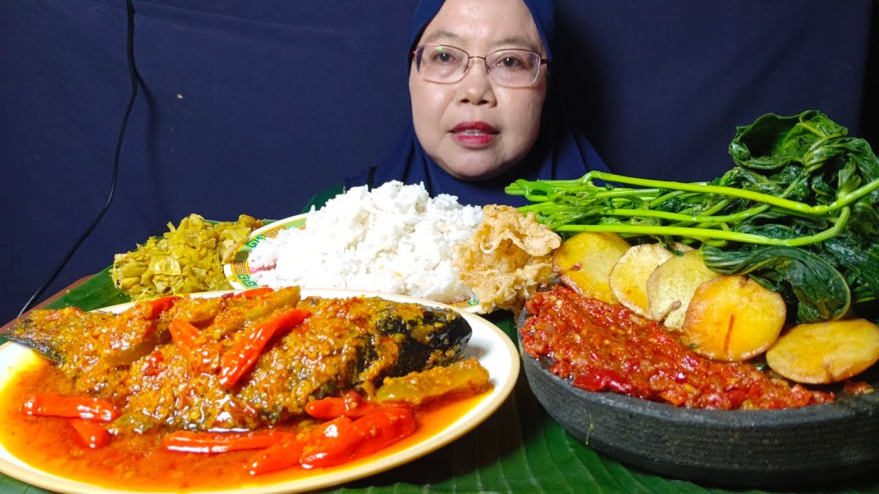 Gulai ikan mas pedas mercon jengkol goreng sambel terasi gulai nangka peyek ikan asin