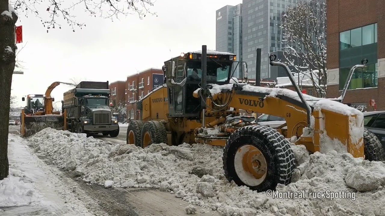 Contant C-1016B & Volvo G740B Snow fighter at work in Montreal