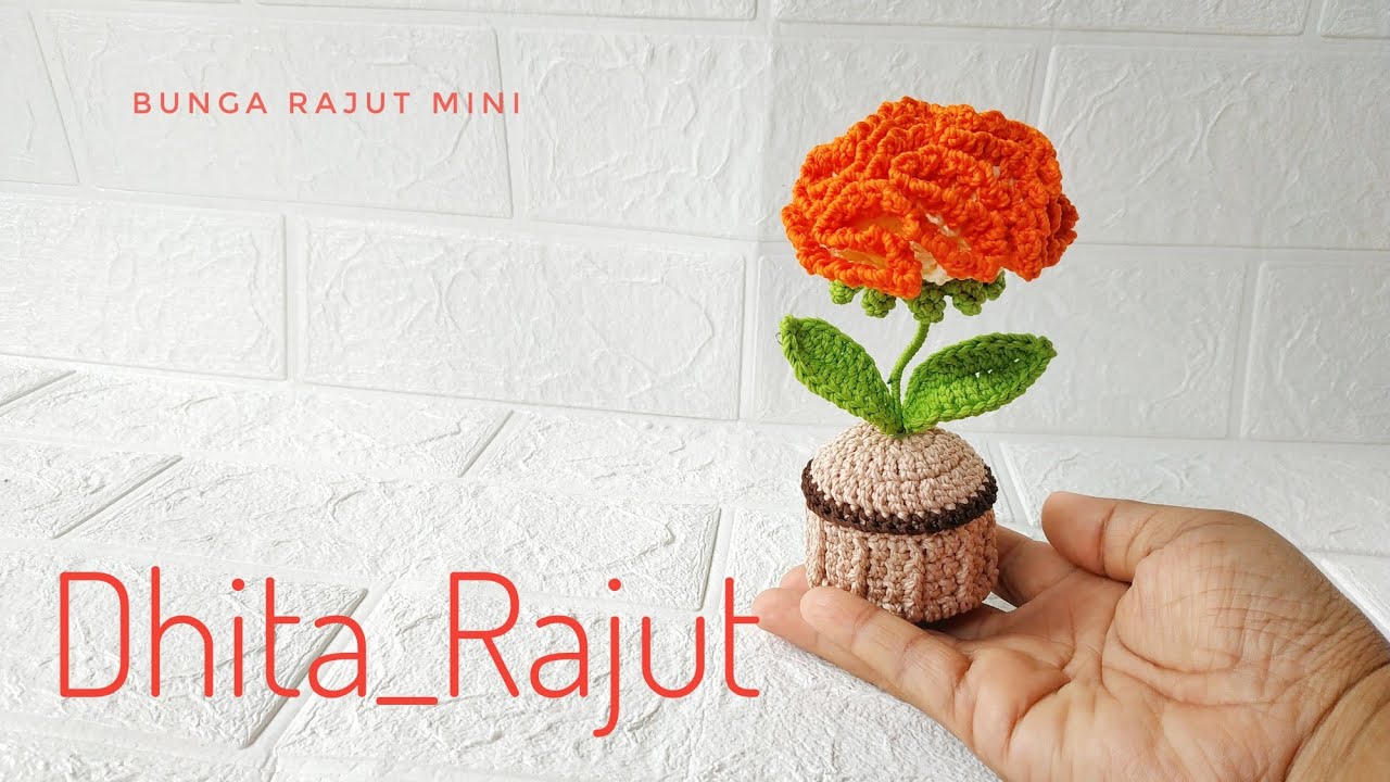 Crochet mini carnations in pot // crochet tutorials