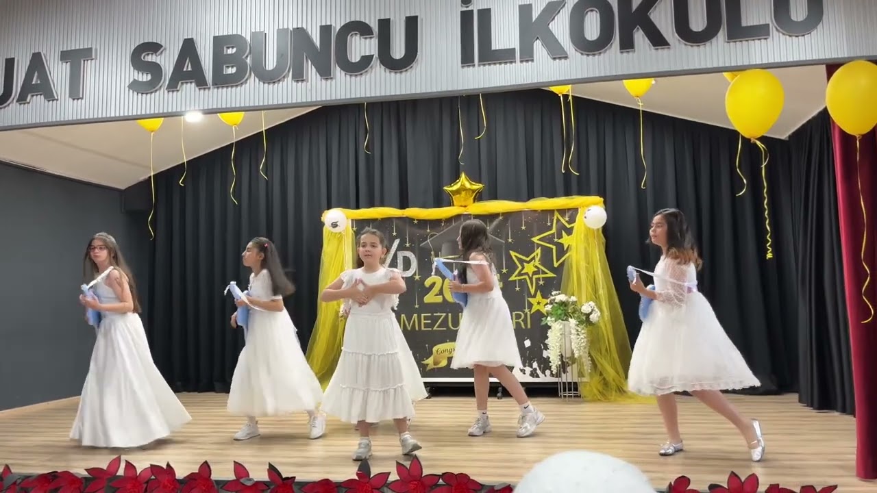 Hababam Sınıfı/Beyaz Kelebekler-Sen Gidince ( 4/D Sınıfı Mezuniyet Töreni)