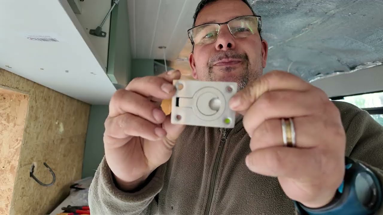 ces la catastrophe on doit changer de pvc pour le plafond
