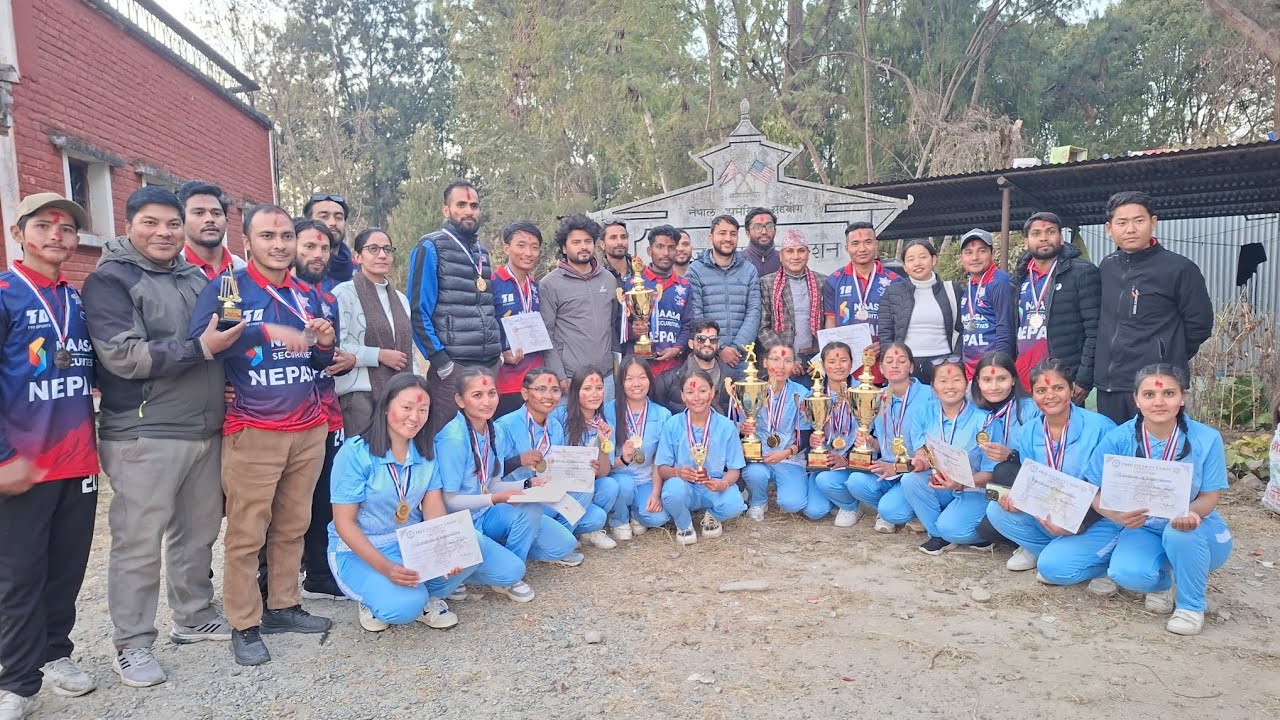 शिक्षा शास्त्र केन्द्रिय बिभागका बिद्यार्थिहरुले स्व बि यु कप बाट ट्रफी तथा मेडल प्राप्त पछि 