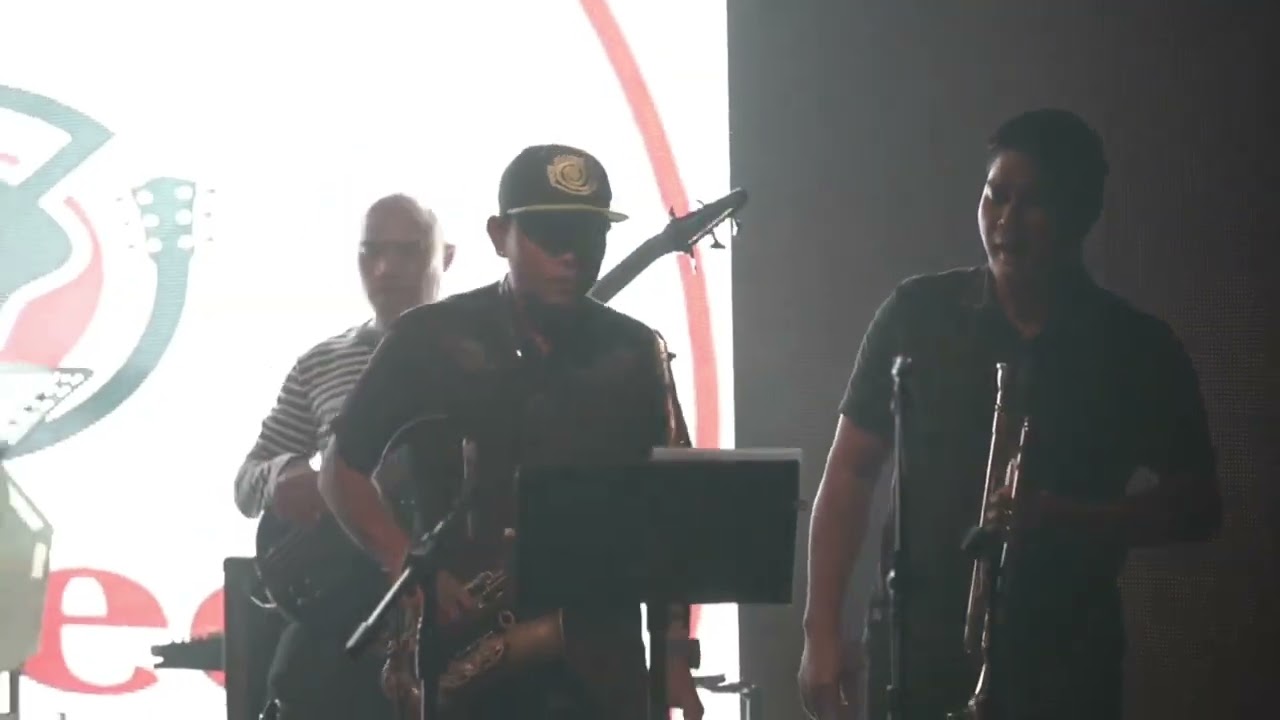 Refeel - Iyo Lamang (Live @moodyplex ) 19east