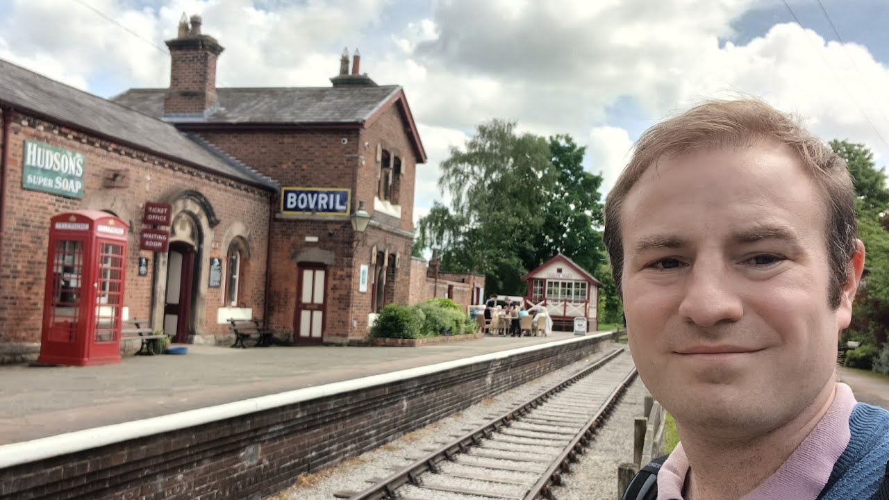 Walking The Wirral Way - The Old Railway from Hooton to Parkgate!