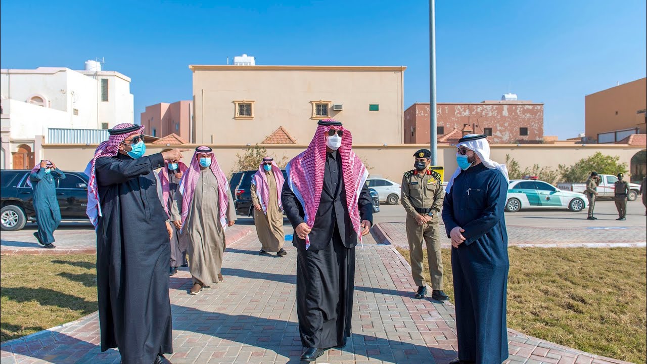 الأمير فيصل بن خالد يتجول في شوارع رفحاء ويبدي ملاحظاته ويقابل المواطنين..!!