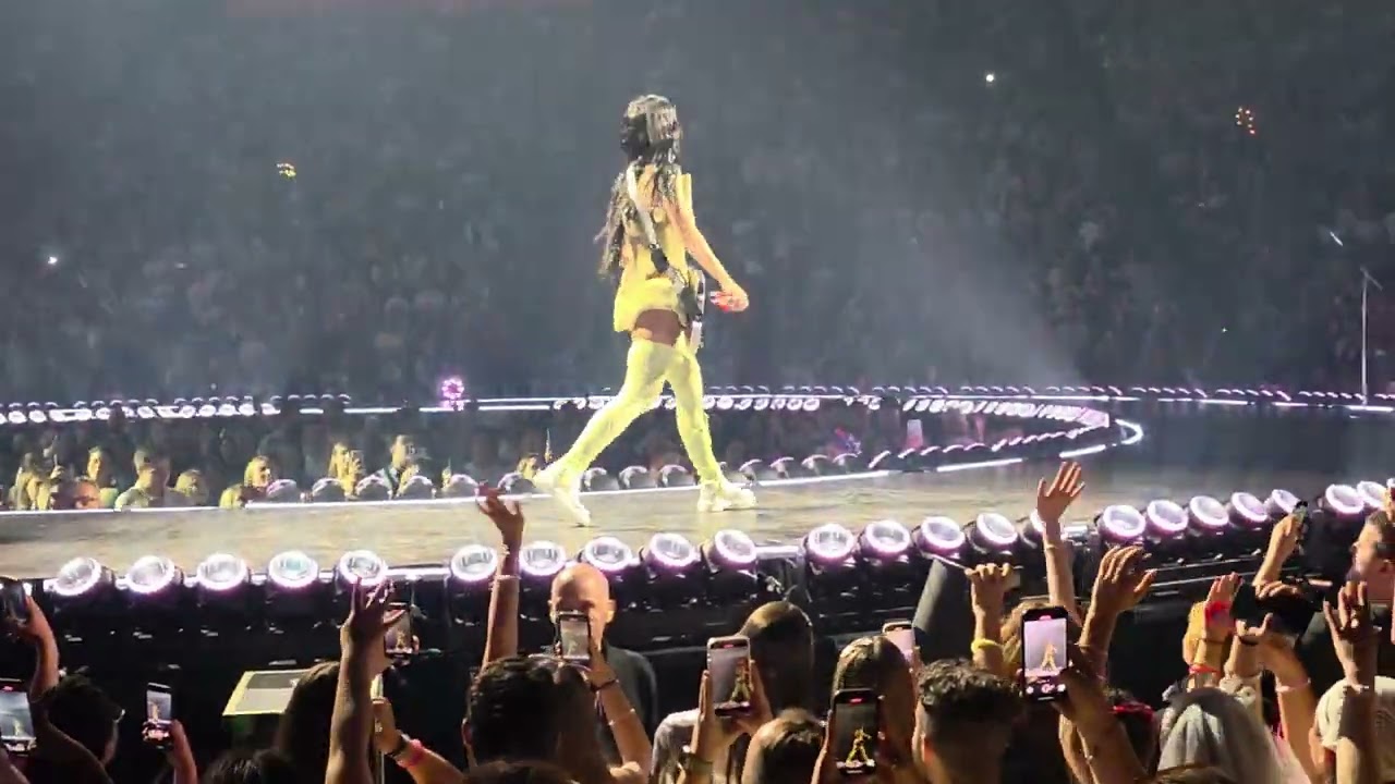 Katy Perry Hot N Cold / Last Friday Night, Lifetimes Tour, Centre Vidéotron 