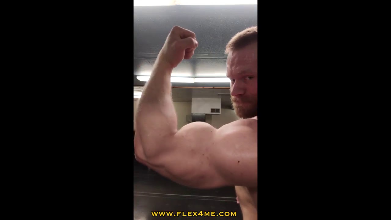 Huge Veiny Biceps Pumping up