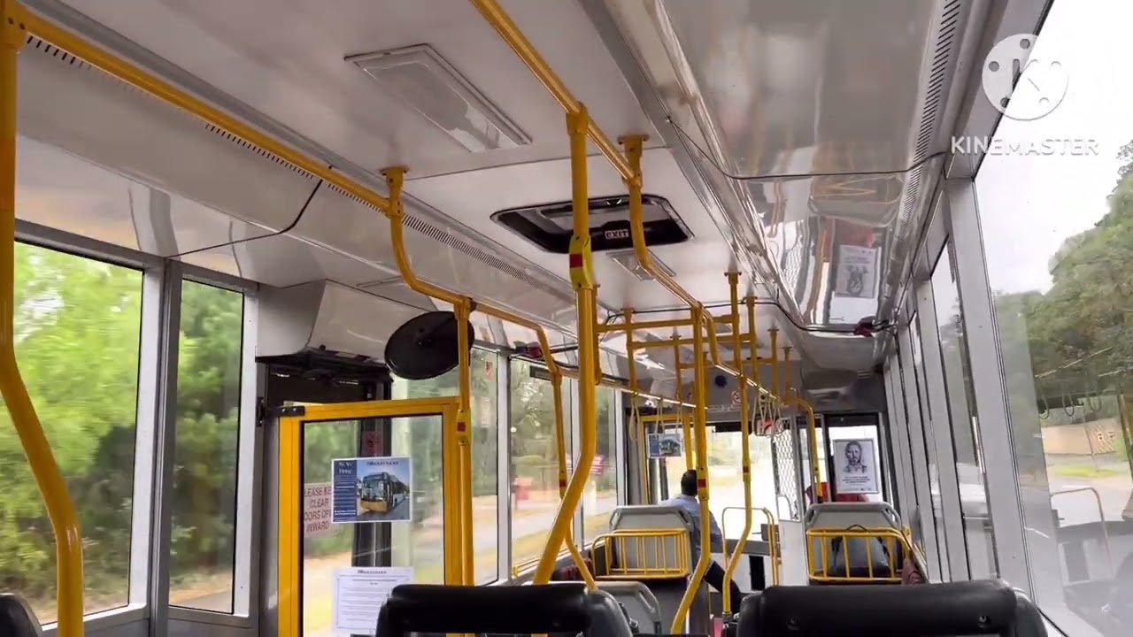 ZF Kickdown: Ex Transdev #521 (MAN 15.220, Custom Coaches CB30)