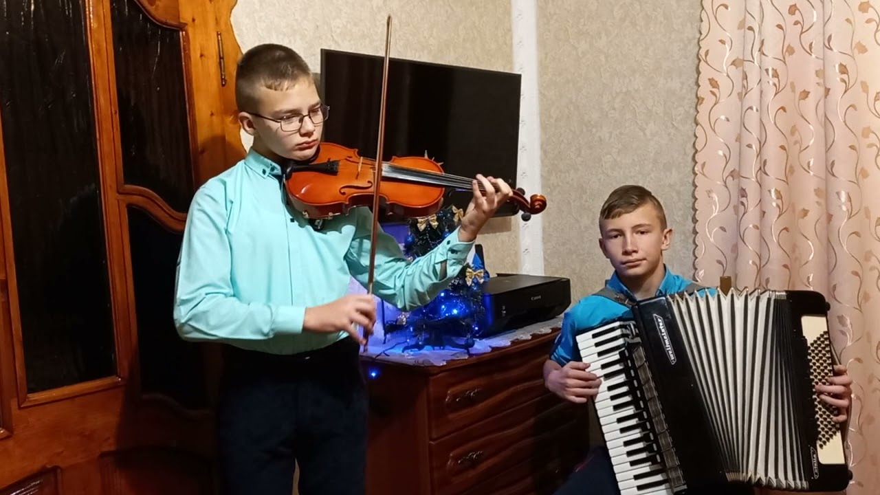 Старий рік минає
