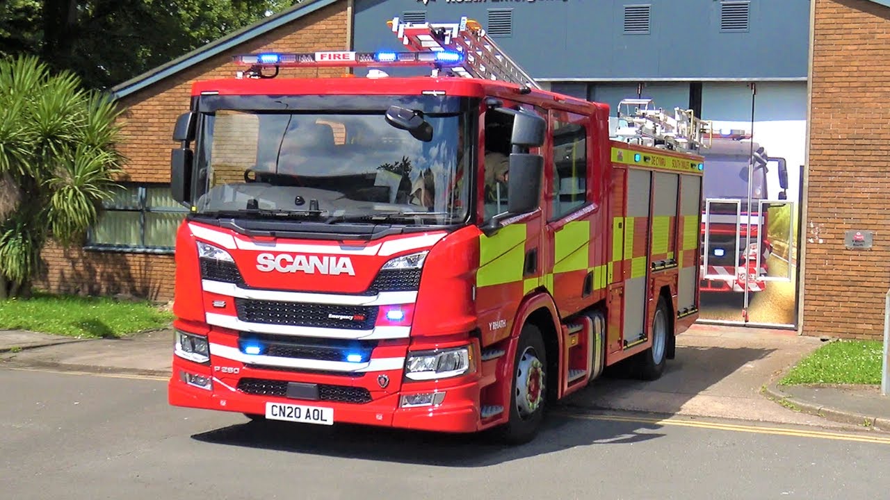 BRAND NEW 2020 South Wales Fire Engine! - Responding on lights and sirens!
