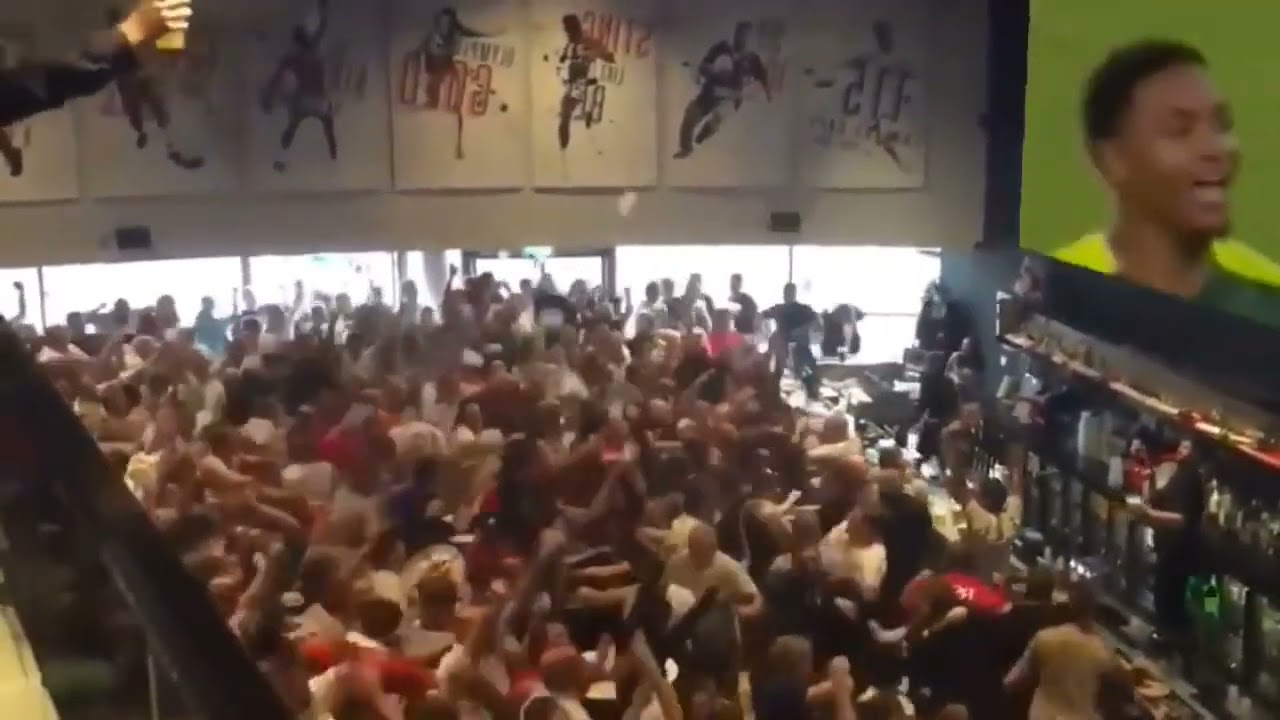 regarder comment les supporters de Liverpool ont f&ecirc;t&eacute; la victoire du senegal et de sadio man&eacute;