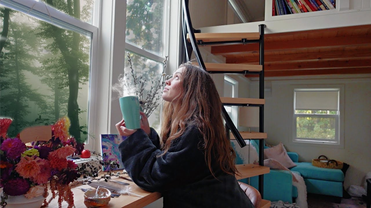 Cozy Fall Morning Routine in the tiny house | A slow self-care morning in the woods...