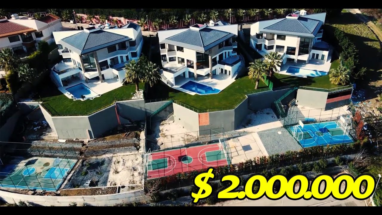 Bahçeşehir'de Gölet Manzaralı Ultra Lüks Villa