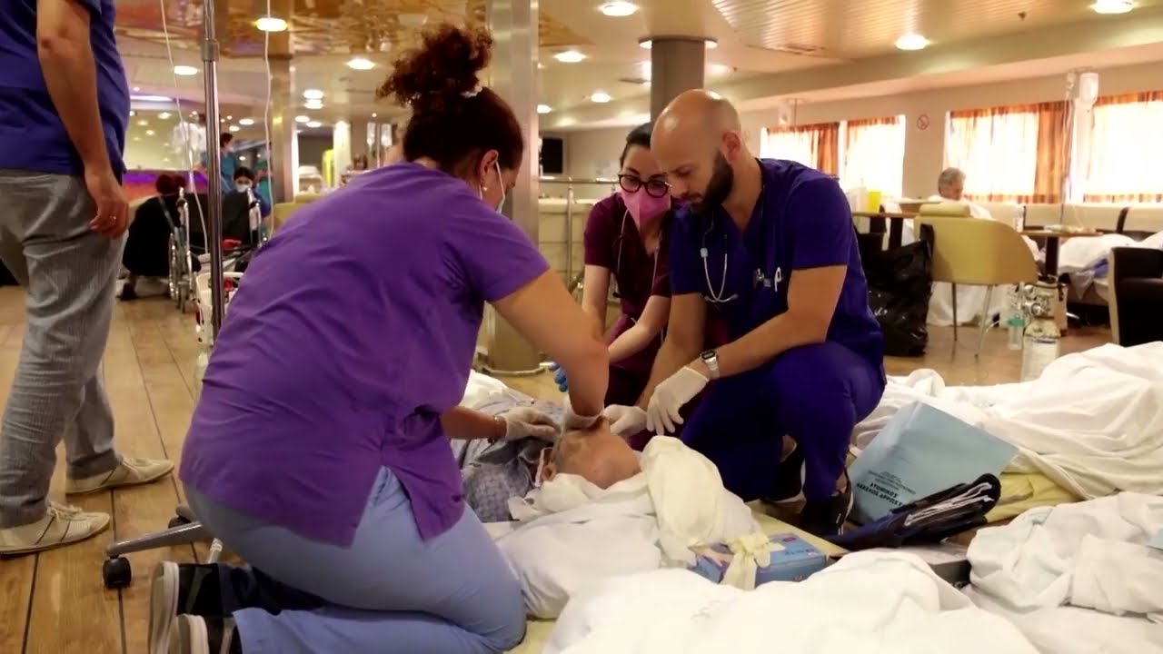 Greece: Hospital patients evacuated as wildfires near