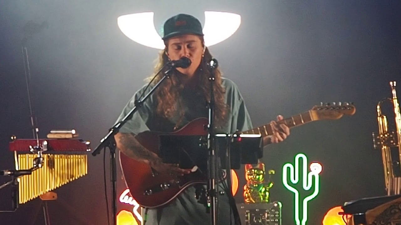 Tash Sultana - Inizio concerto (Seed + Big Smoke part1) Live @ Fabrique - Milano - 2018