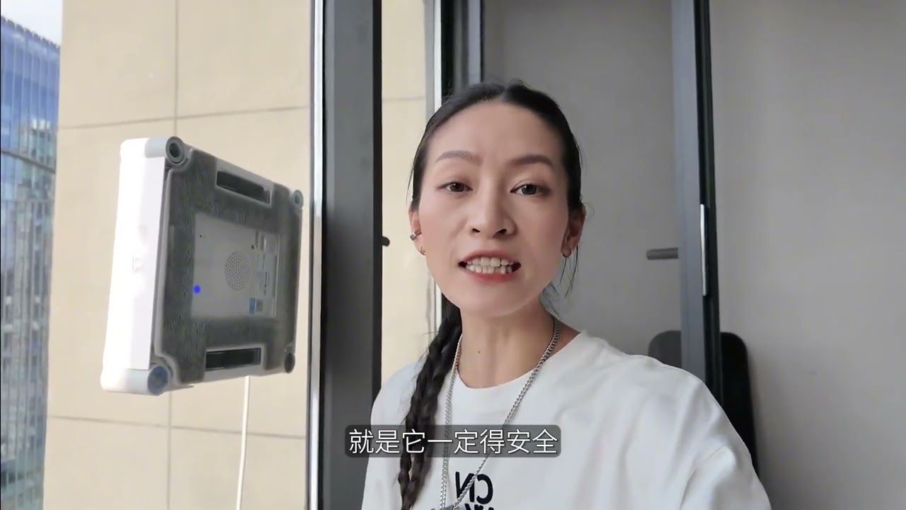 有了这台擦窗机器人，200米的高空玻璃也能轻松清洁 #科沃斯窗宝W2S #科沃斯擦窗机器人
