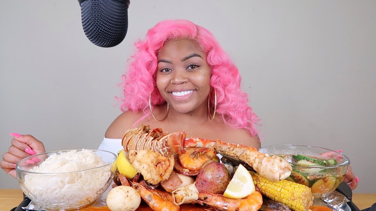 KING CRAB LEGS + LOBSTER TAILS + SHRIMP + MUSSELS SEAFOOD BOIL MUKBANG 먹방 EATING SHOW!