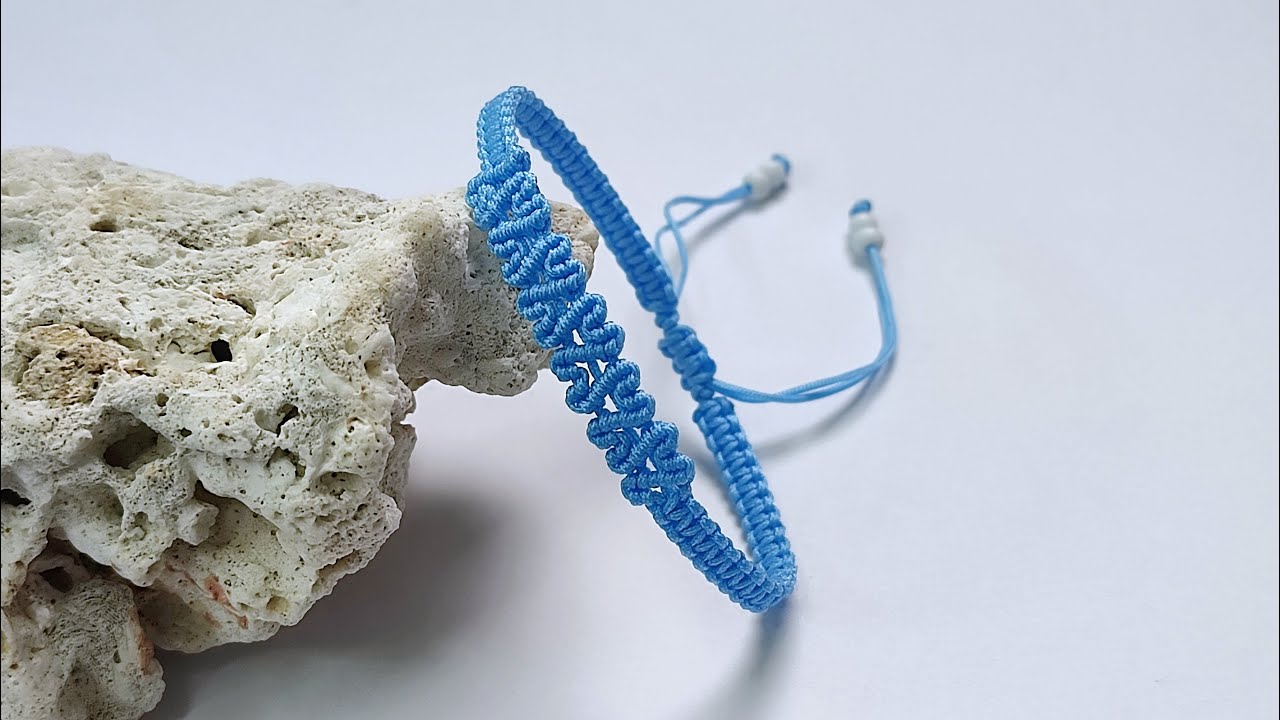Square Knot Macrame Bracelet with Wavy Heart Lace Design