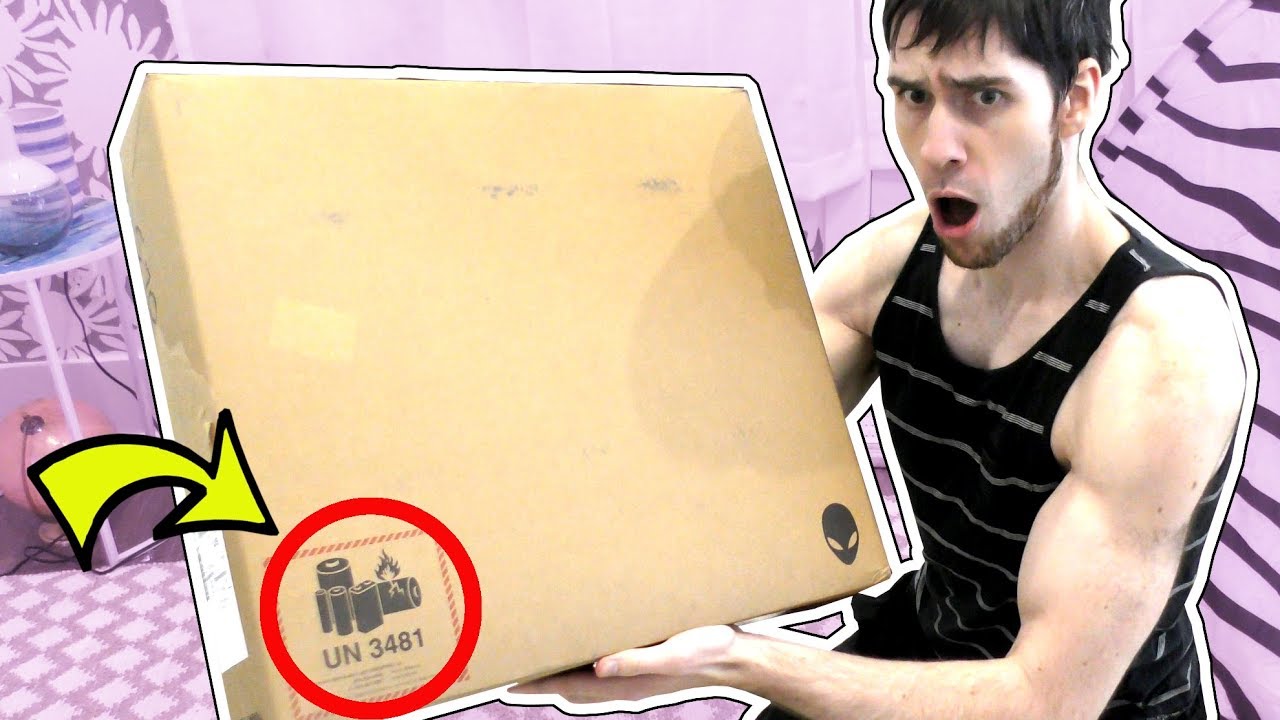 WHAT IS IN THIS SURPRISE BOX?!?