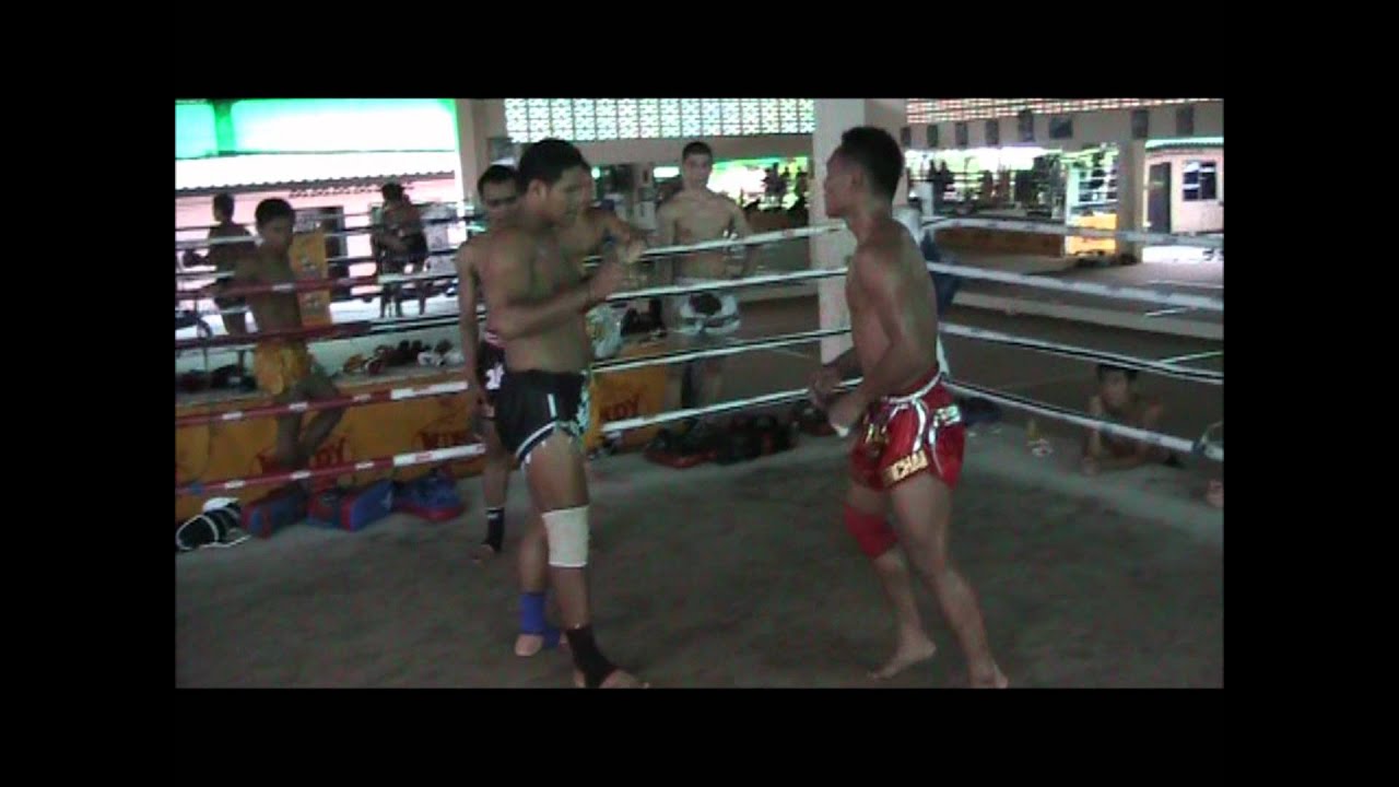 Pot Clinching with Saenchai at Sinbi Muay Thai Camp