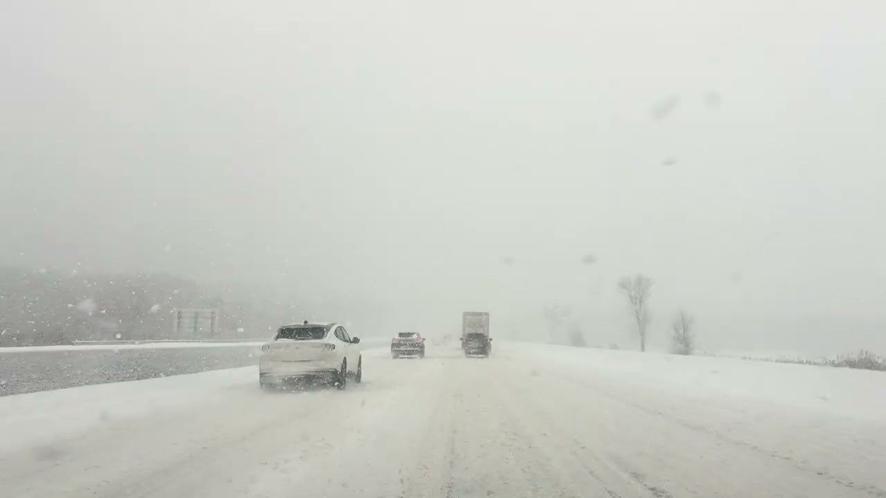 Highway 400 Nightmare! Massive Snowstorm From Barrie to Toronto. 