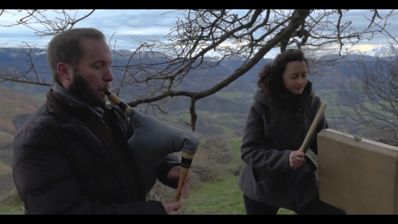Duo Adar, East Wind