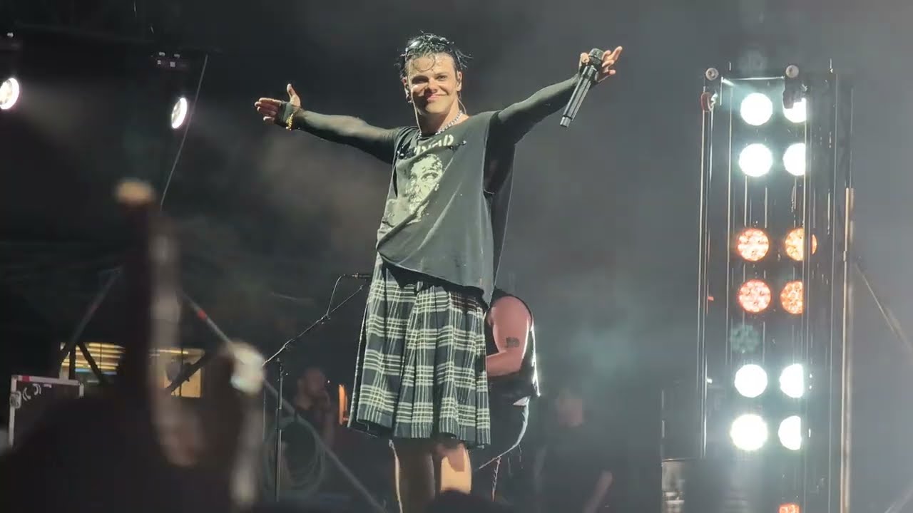 YUNGBLUD - Lowlife (live at Orange Warsaw Festival 2024 | Poland)
