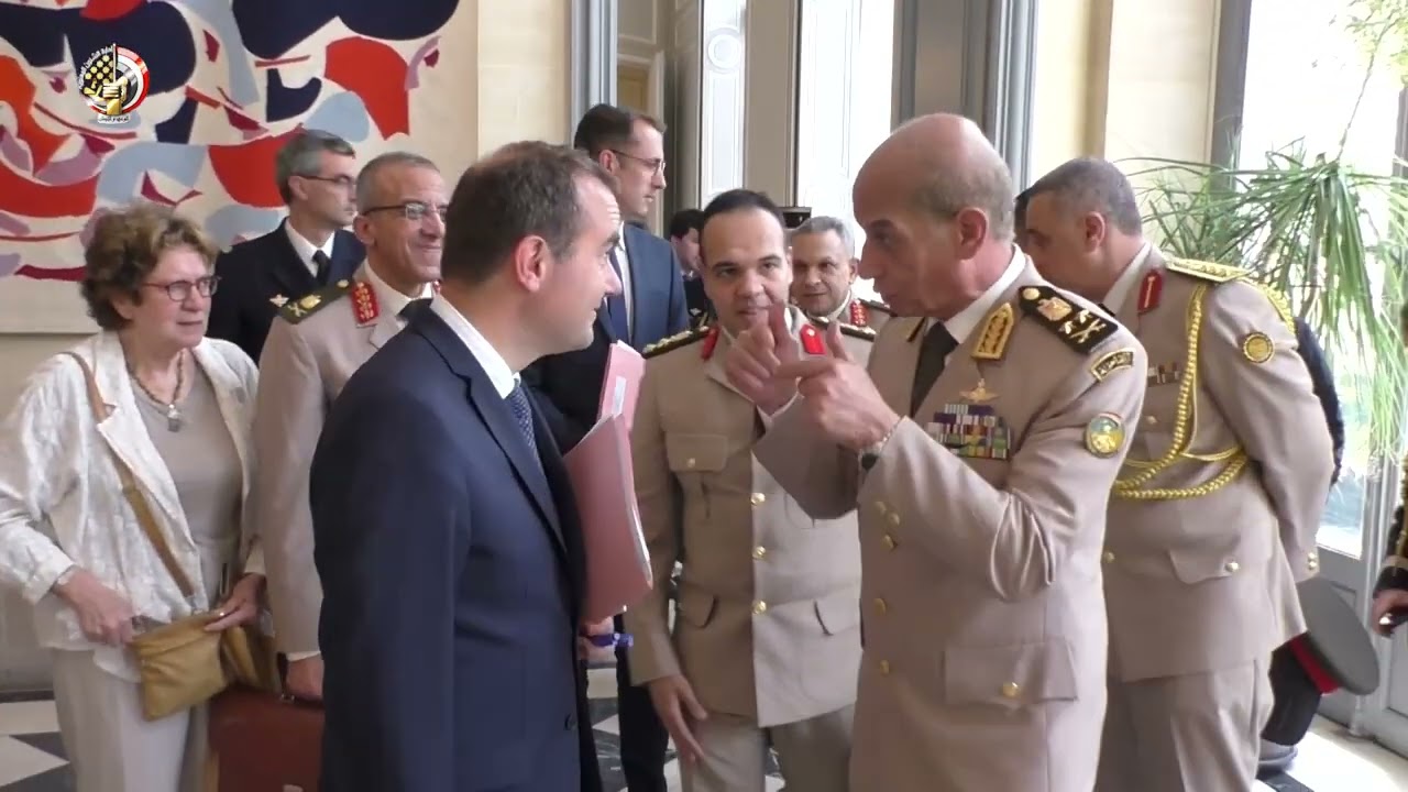 الفريق أول محمد زكى يعود إلى أرض الوطن عقب انتهاء زيارته الرسمية بدولة فرنسا