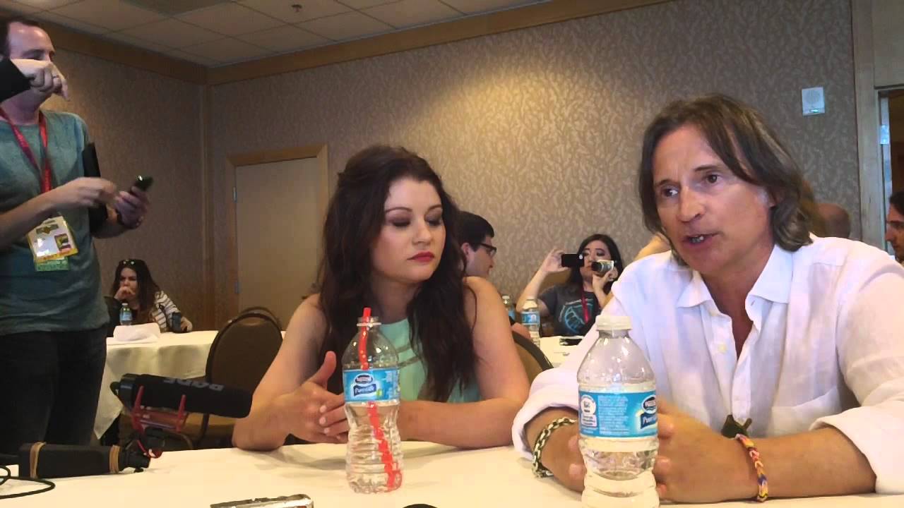 Robert Carlyle and Emilie de Ravin Interview at SDCC