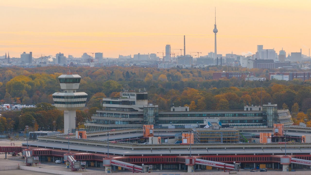 Luftaufnahmen von Berlin TXL im Herbst