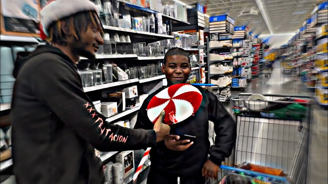ASKING RANDOM KIDS WHAT DO THEY WANT FOR CHRISTMAS 