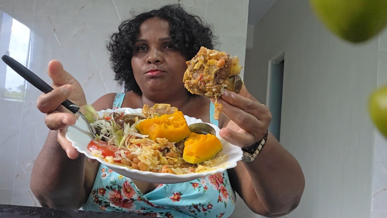 ALMOÇO GOSTOSO AQUI NA ROÇA COM CARNE legumes e verdura muita pimenta 