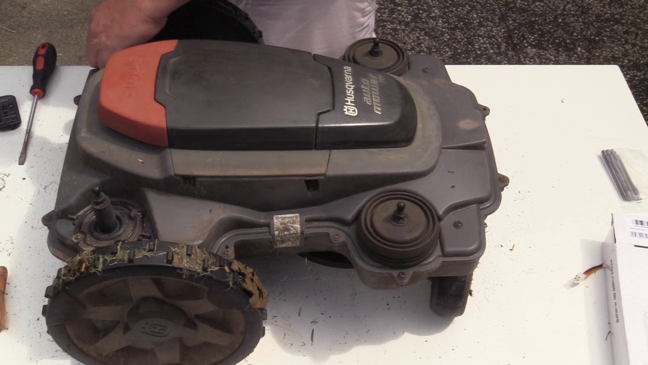 Husqvarna Automower 320 330 420 430 Akkutausch. Schritt für Schritt.