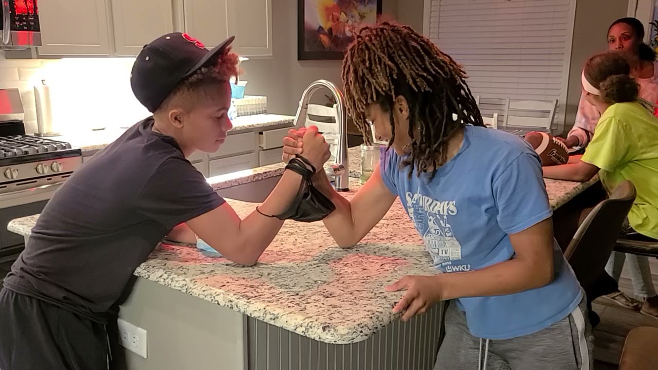 Dailan and DeAsia Arm Wrestling