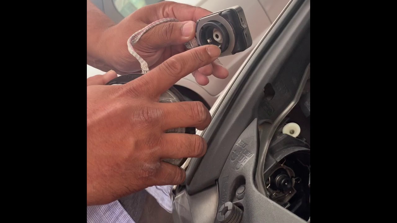 HID Bulb Change On Lexus IS300 Hybrid Driver side