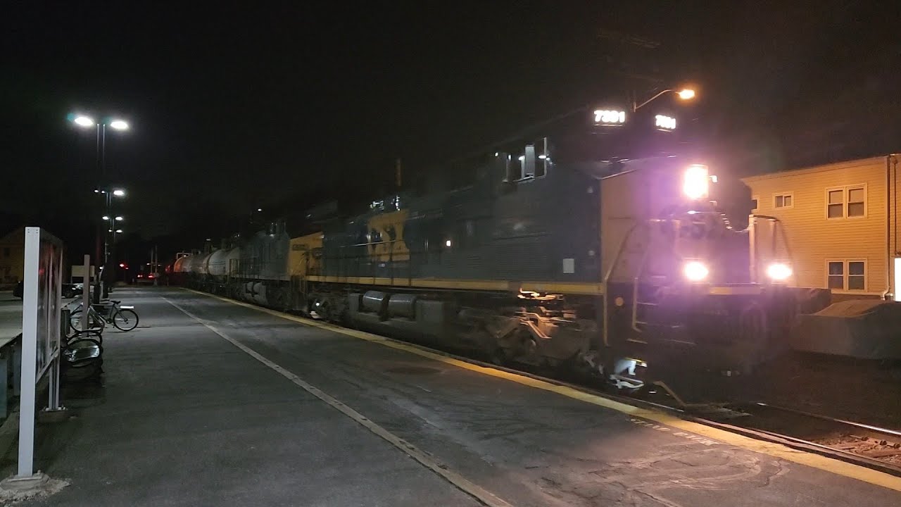 CSX M426 7381 465 426 DPU1 and 3032 DPU2 in Balardvale MA 