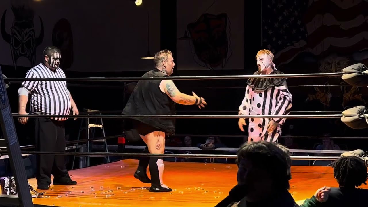 AZK &ldquo;Amazing Pooky&rdquo; vs Gavin Alexander (Halloween Death Match)