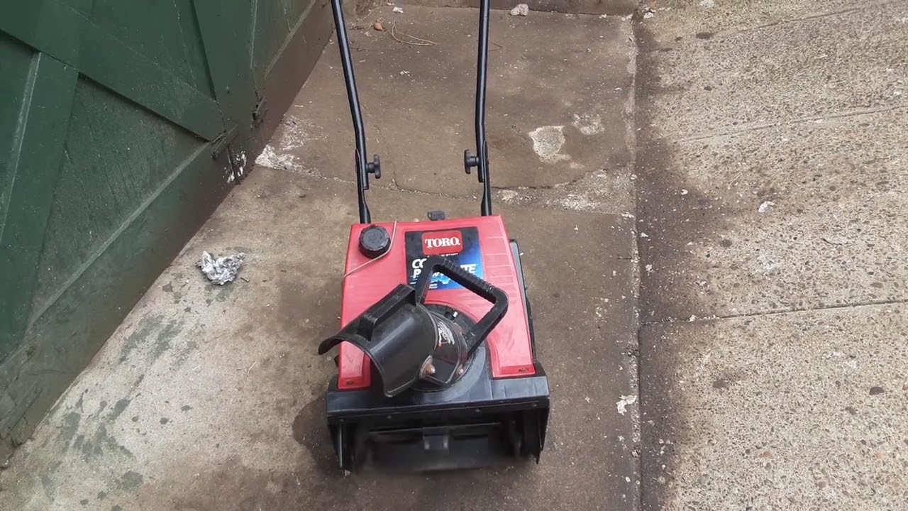 Toro ccr Powerlite 3.25hp snowblower it's running Pt1.