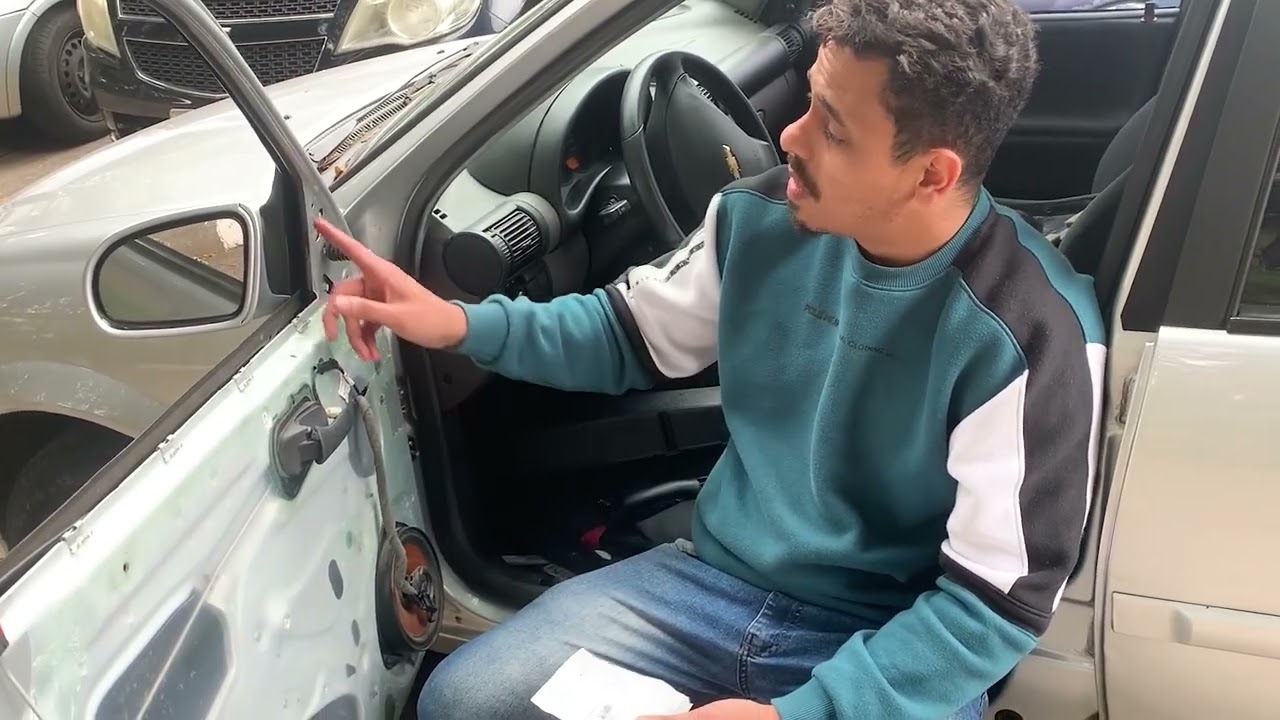 Remoção do forro porta Dianteira Corsa Hatch / Classic Sedan / Corsa Pick-Up / Corsa Sedan / Wagon