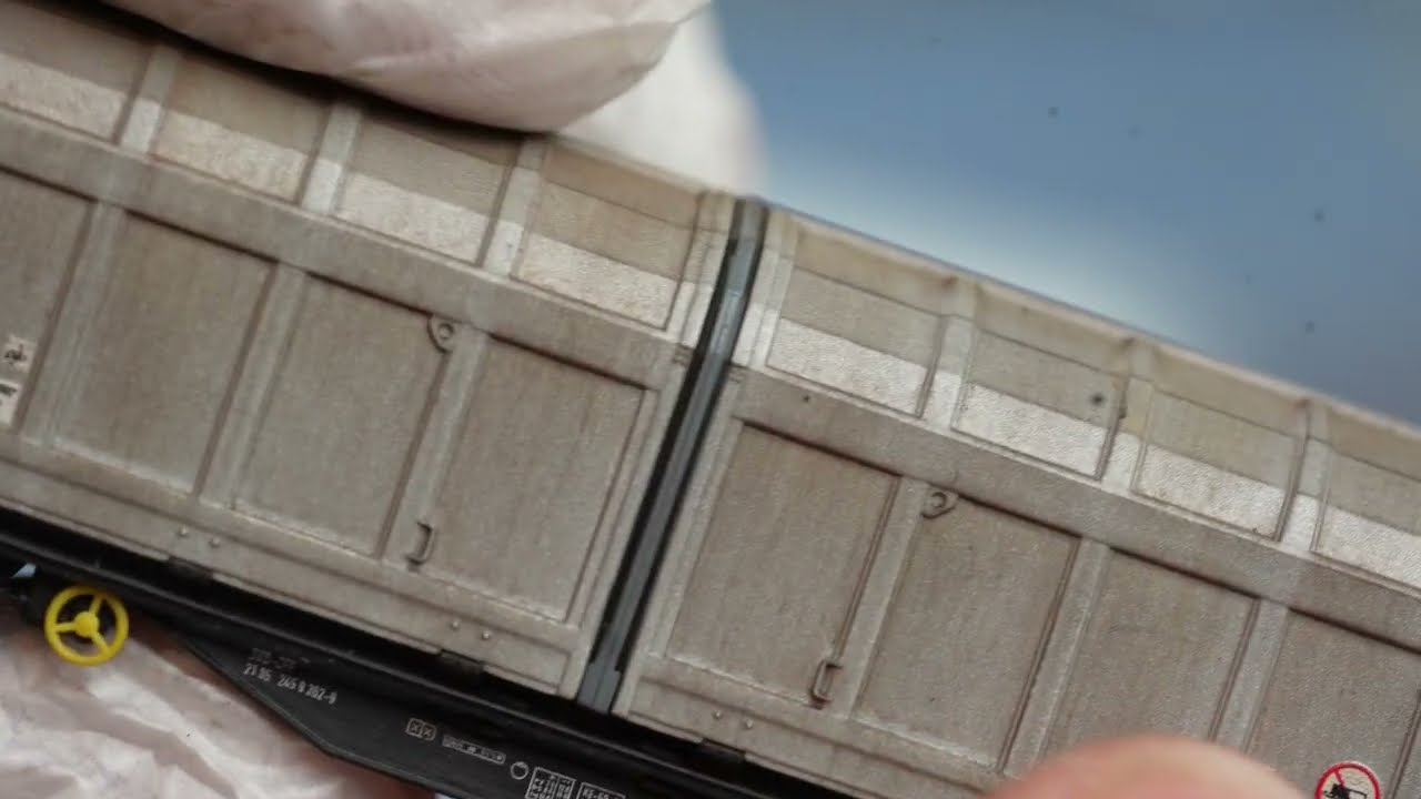 How I do weathering with pigments/powders! On Fleischmann Box wagons 826252 & 826253 (E).